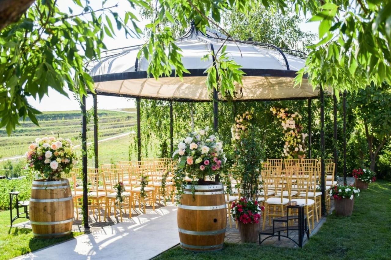 Chitorani Casa Timis - Wellness & Spa Resort מראה חיצוני תמונה Wedding at the winery