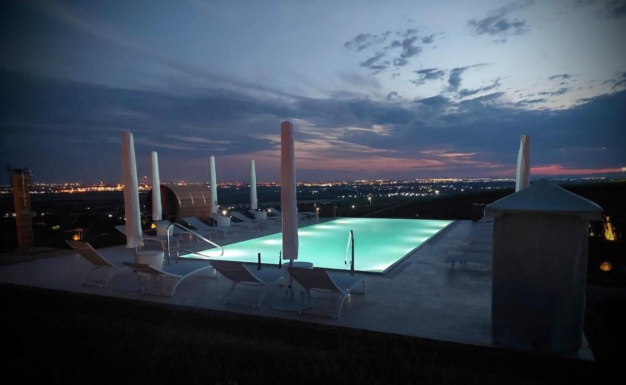 Chitorani Casa Timis - Wellness & Spa Resort מראה חיצוני תמונה Rooftop pool at the Hotel