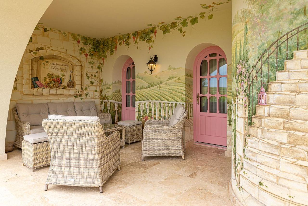 Chitorani Casa Timis - Wellness & Spa Resort מראה חיצוני תמונה The interior of the winery