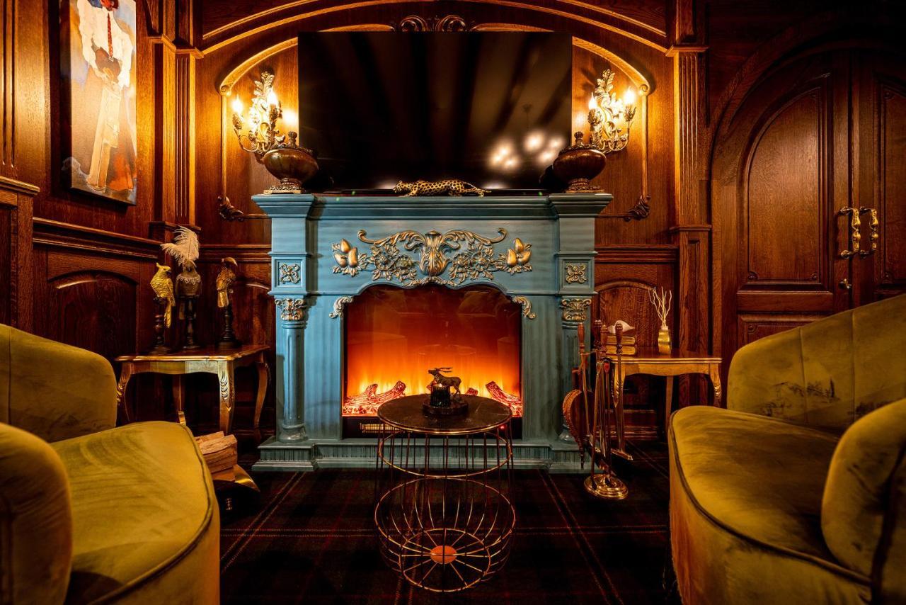 Chitorani Casa Timis - Wellness & Spa Resort מראה חיצוני תמונה The fireplace in the living room