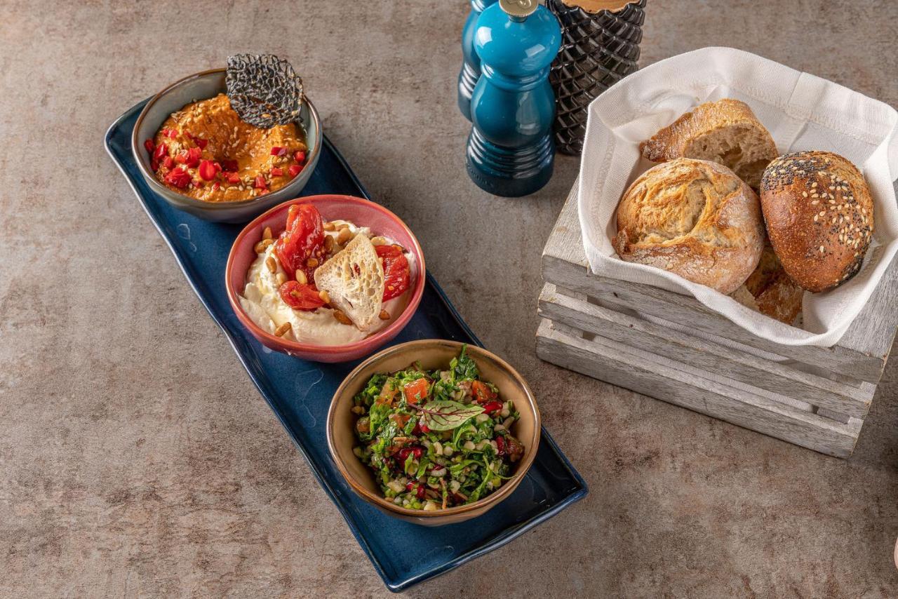Chitorani Casa Timis - Wellness & Spa Resort מראה חיצוני תמונה Israeli cuisine