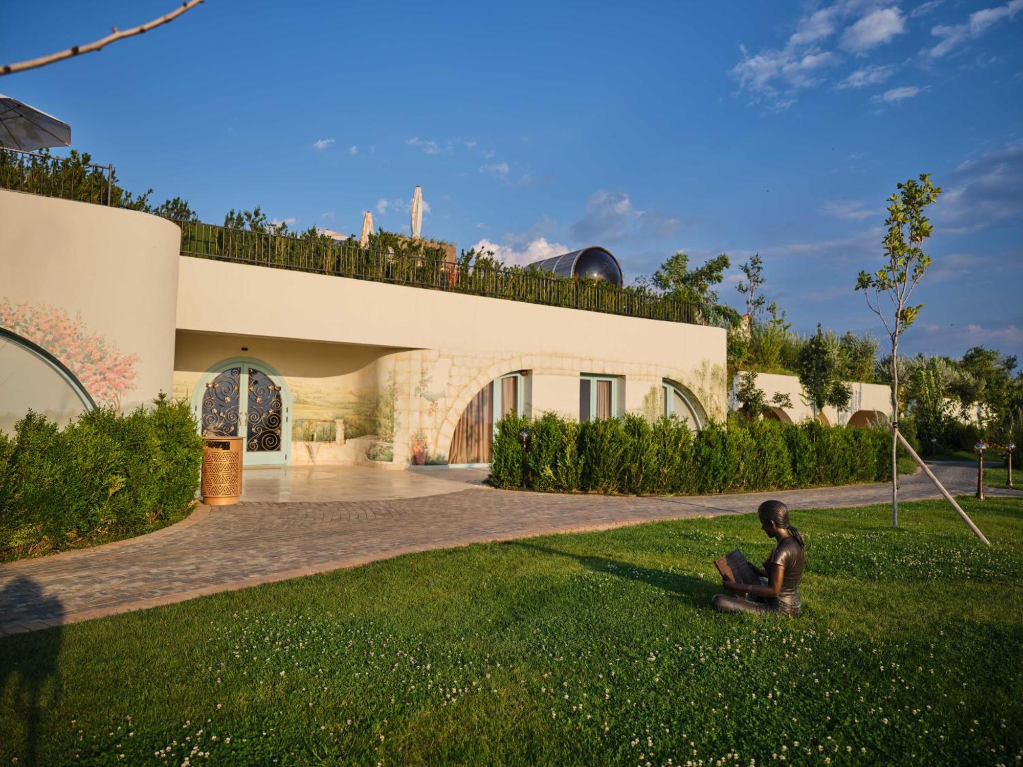 Chitorani Casa Timis - Wellness & Spa Resort מראה חיצוני תמונה The new building of the museum
