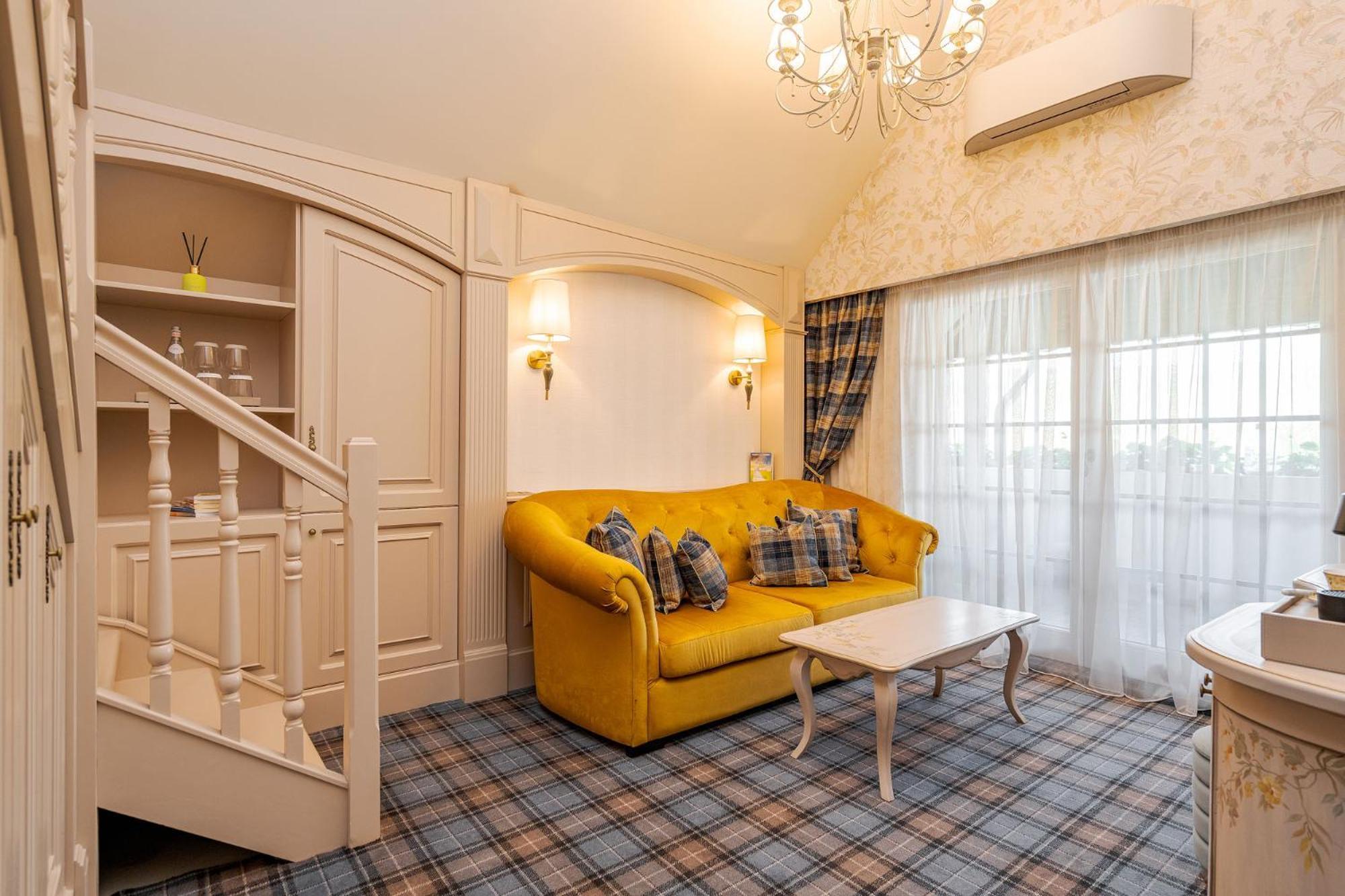 Chitorani Casa Timis - Wellness & Spa Resort מראה חיצוני תמונה A living room in a typical apartment