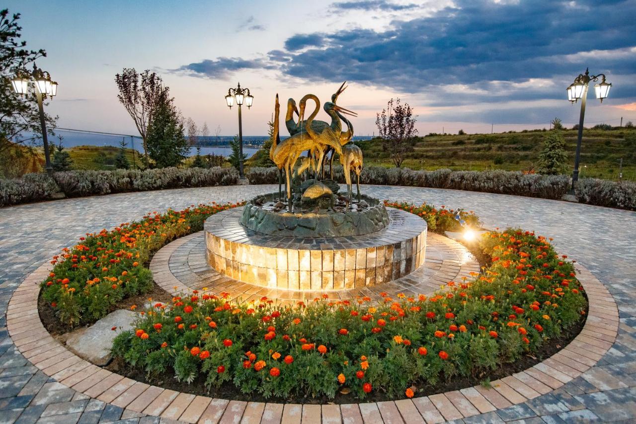 Chitorani Casa Timis - Wellness & Spa Resort מראה חיצוני תמונה The 100th Anniversary Fountain